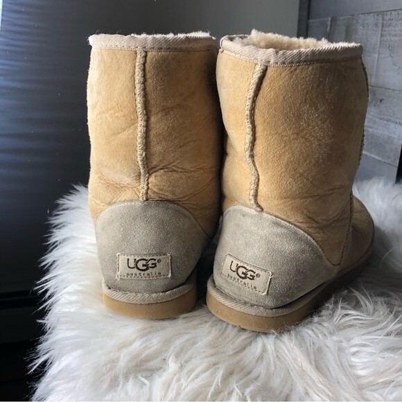 Ugg size 6 womens classic short beige taupe boots - Picture 10 of 10